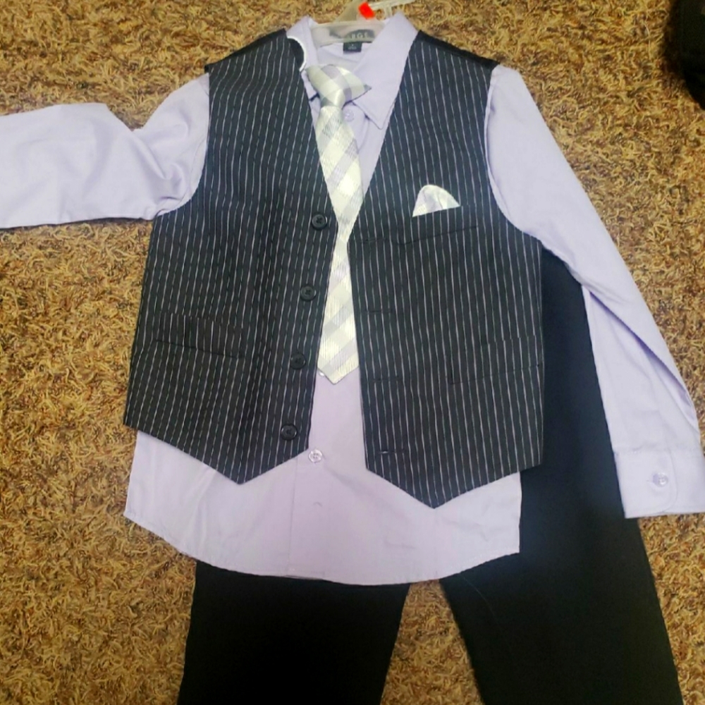 Boys size 5 suit - new